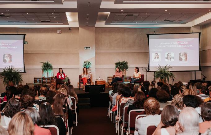 #MComDáVoz: “Futuro da Mulher Aurora” é tema de encontro em cooperativa 