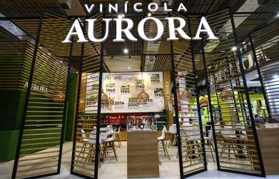  Cooperativa Vinícola Aurora apresenta novidades a lojistas na 40ª Expoagas