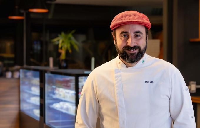 Chef Enio Valli une paixões pelo fogo e massas e apresenta o Perseo 1898 em Bento Gonçalves